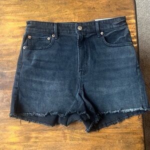 Black denim american eagle jean shorts. Size 4. Highest rise 90s boyfriend fit.